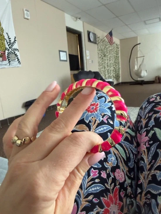 Lilly Pulitzer ~ Gold-Tone Bracelet with Hot Pink Enamel Accents 🩷 Magnetic - Picture 4 of 5